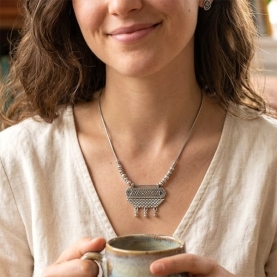 Collier indien ethnique avec pendentif traditionnel