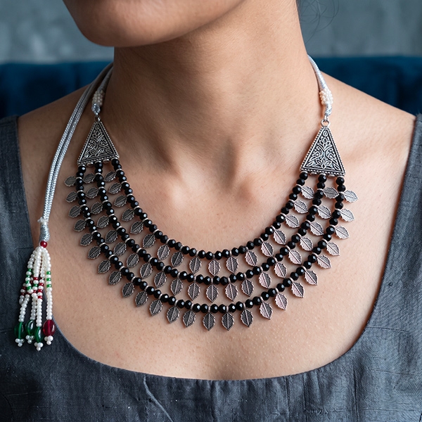 Collier indien plastron ethnique en perles
