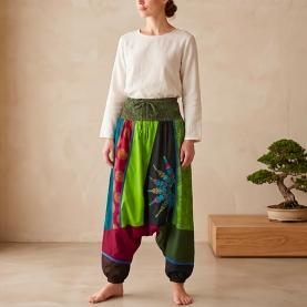 Nepalese yoga pants in cotton green and black