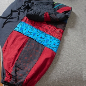 Pantalon yoga népalais en coton noir et bordeaux