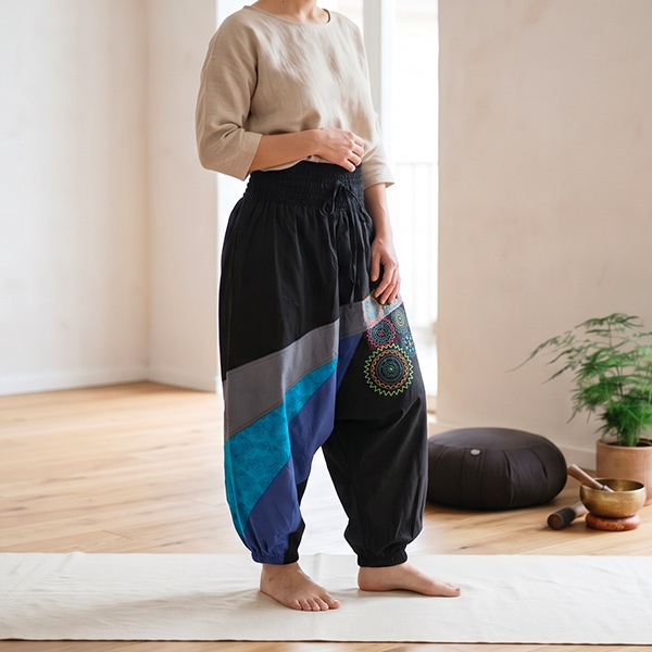 Nepalese yoga pants in cotton black and blue