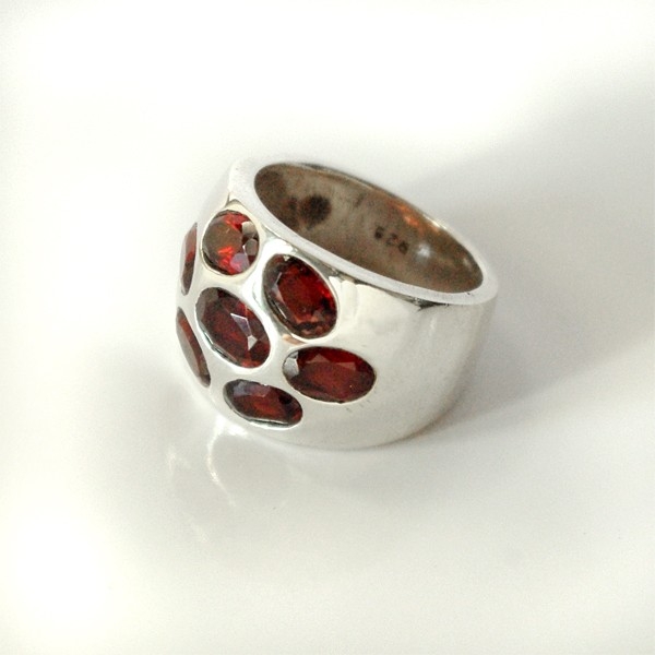 Indian silver ring with garnet T56