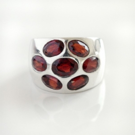 Indian silver ring with garnet T56