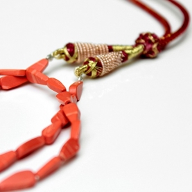 Collier traditionnel ajustable corail
