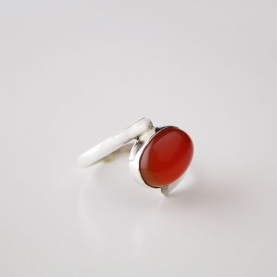 Indian silver ring and cornelian T60