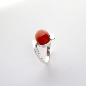 Indian silver ring and cornelian T60