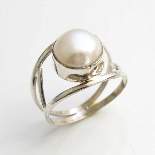 Indian silver ring and pearl T7.5