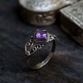 Indian silver ring and amethyst T6.5