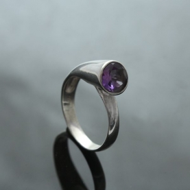 Indian silver and amethyst stone ring S8