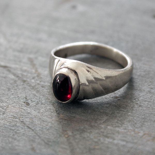 Indian silver ring with garnet