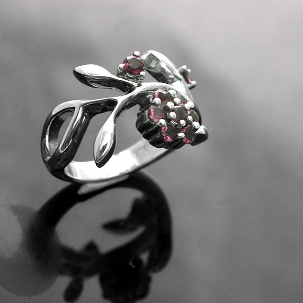 Indian silver ring and garnets S6.5