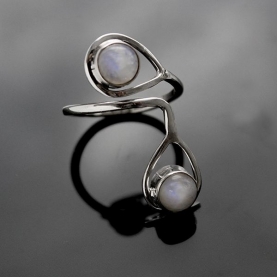 Indian silver ring with 2 pearl stones S7.5