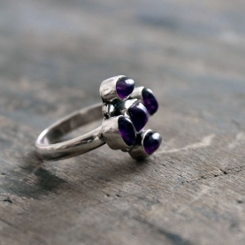 Indian silver ring with amethysts S7.5