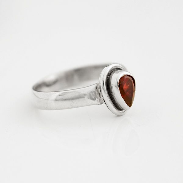 Indian silver ring and garnet S9.5