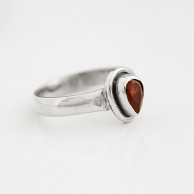 Indian silver ring and garnet S9.5