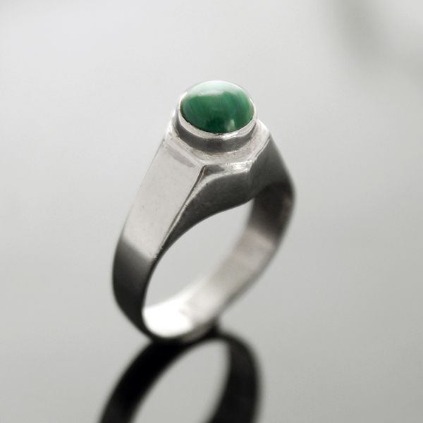 Indian silver and malachite ring S7.5